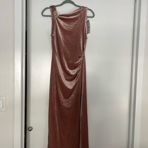 Zara Midi Dress in Classic Black with Timeless Elegance